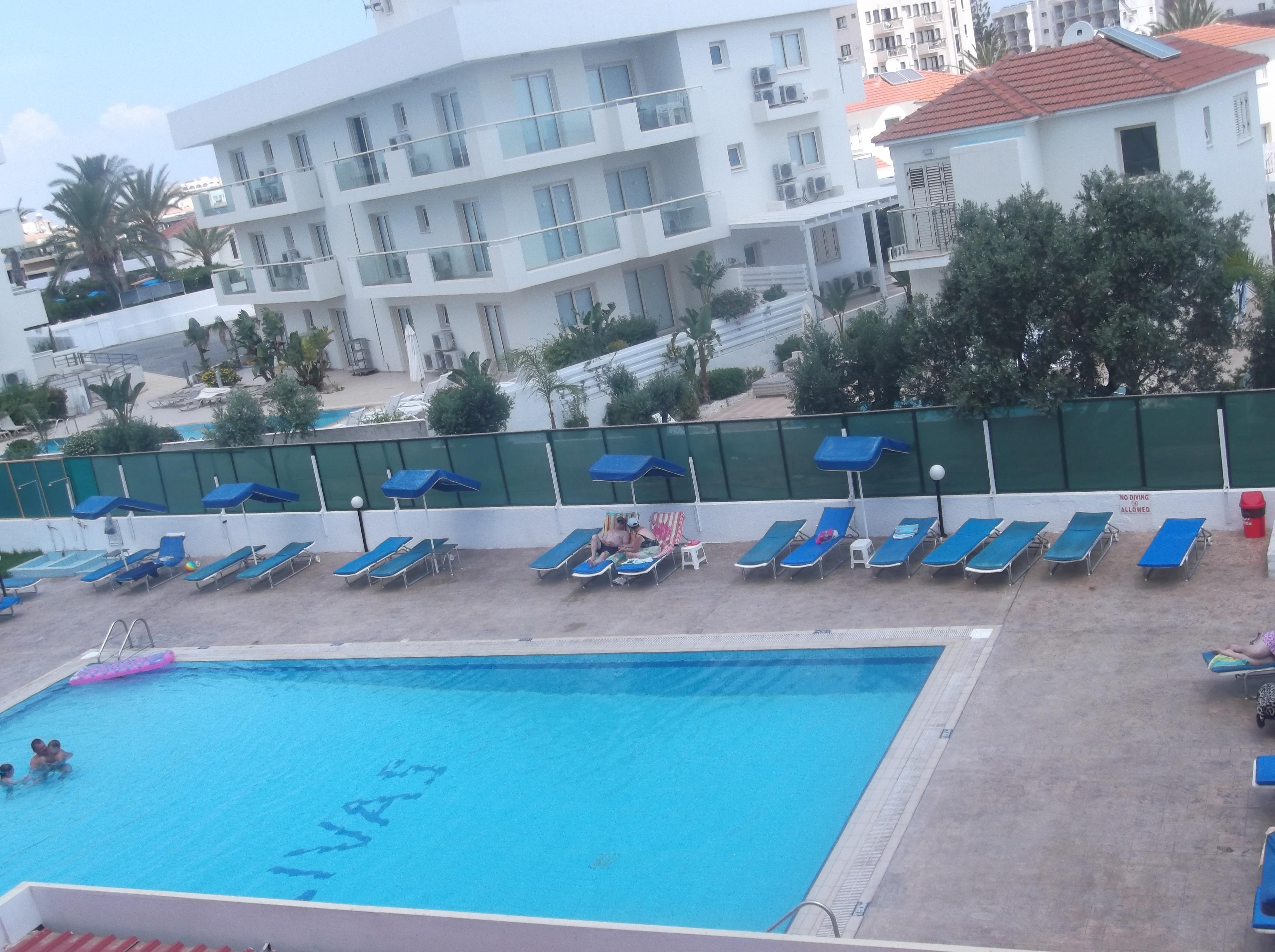 Livas Hotel Apartments Pernera Dış mekan fotoğraf