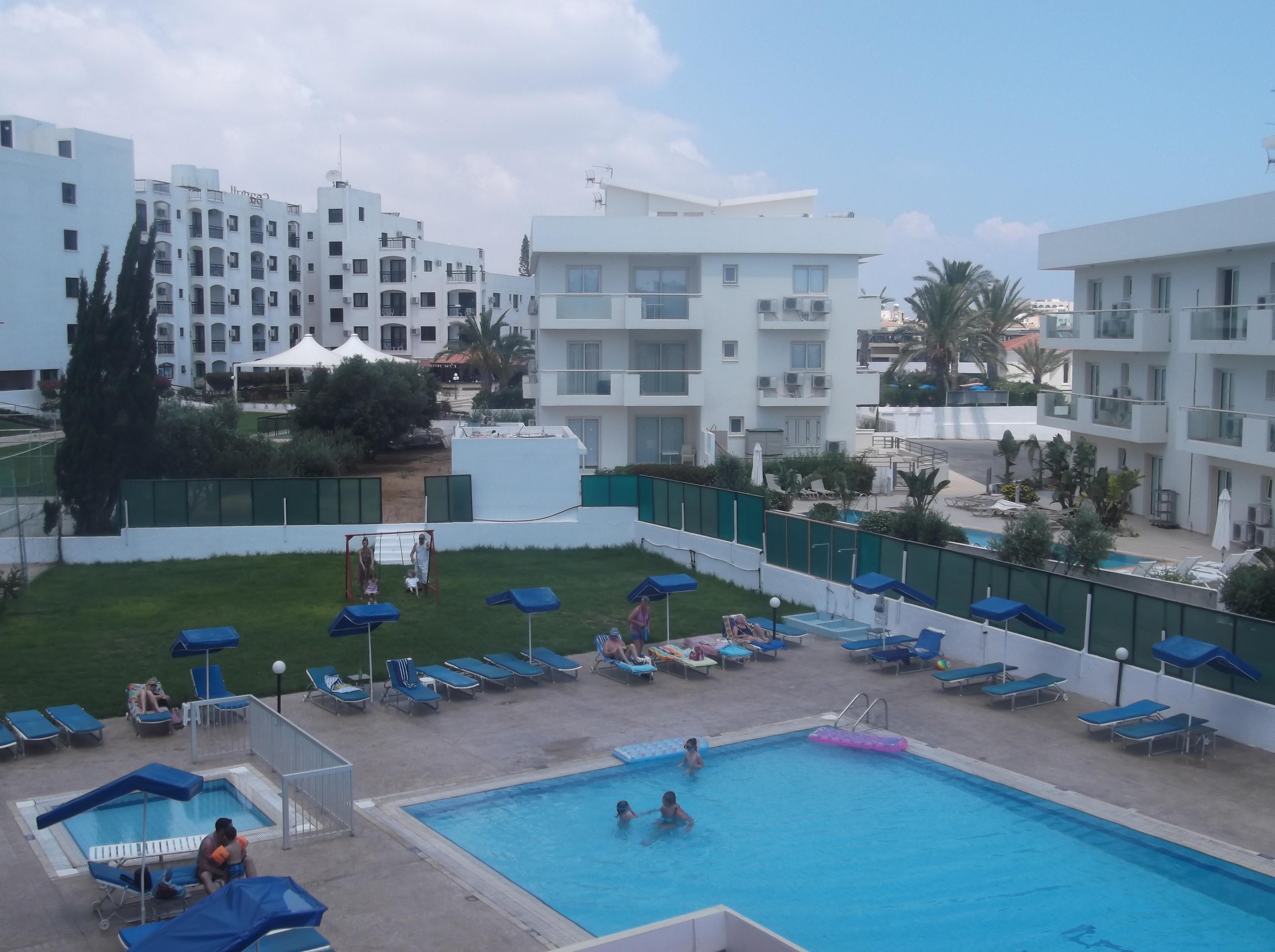 Livas Hotel Apartments Pernera Dış mekan fotoğraf