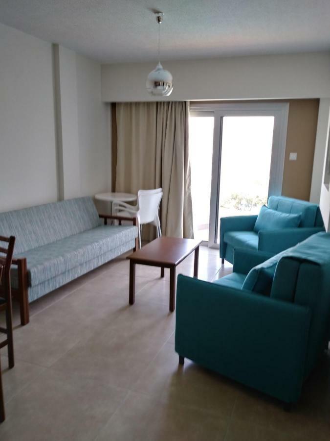 Livas Hotel Apartments Pernera Dış mekan fotoğraf