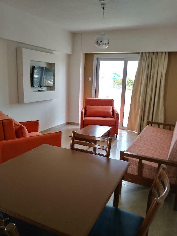 Livas Hotel Apartments Pernera Dış mekan fotoğraf