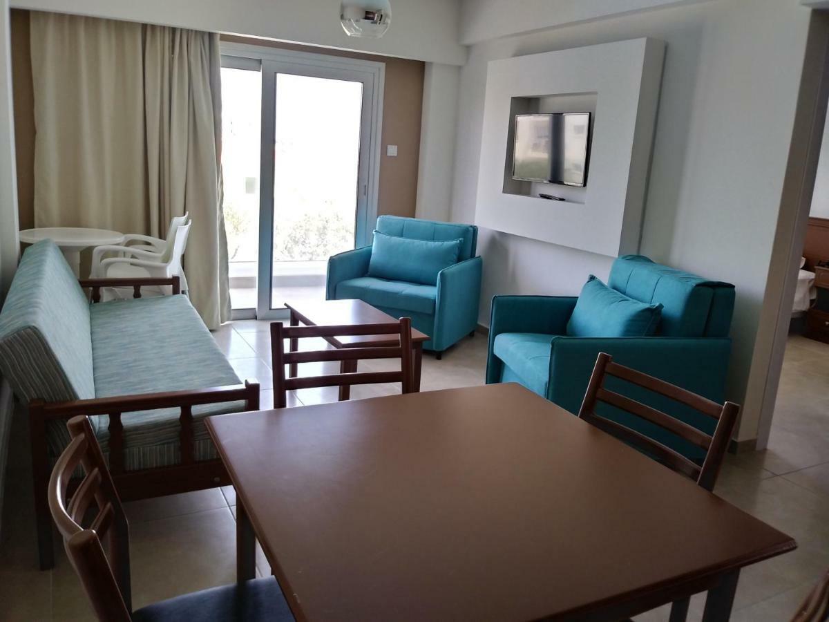 Livas Hotel Apartments Pernera Dış mekan fotoğraf